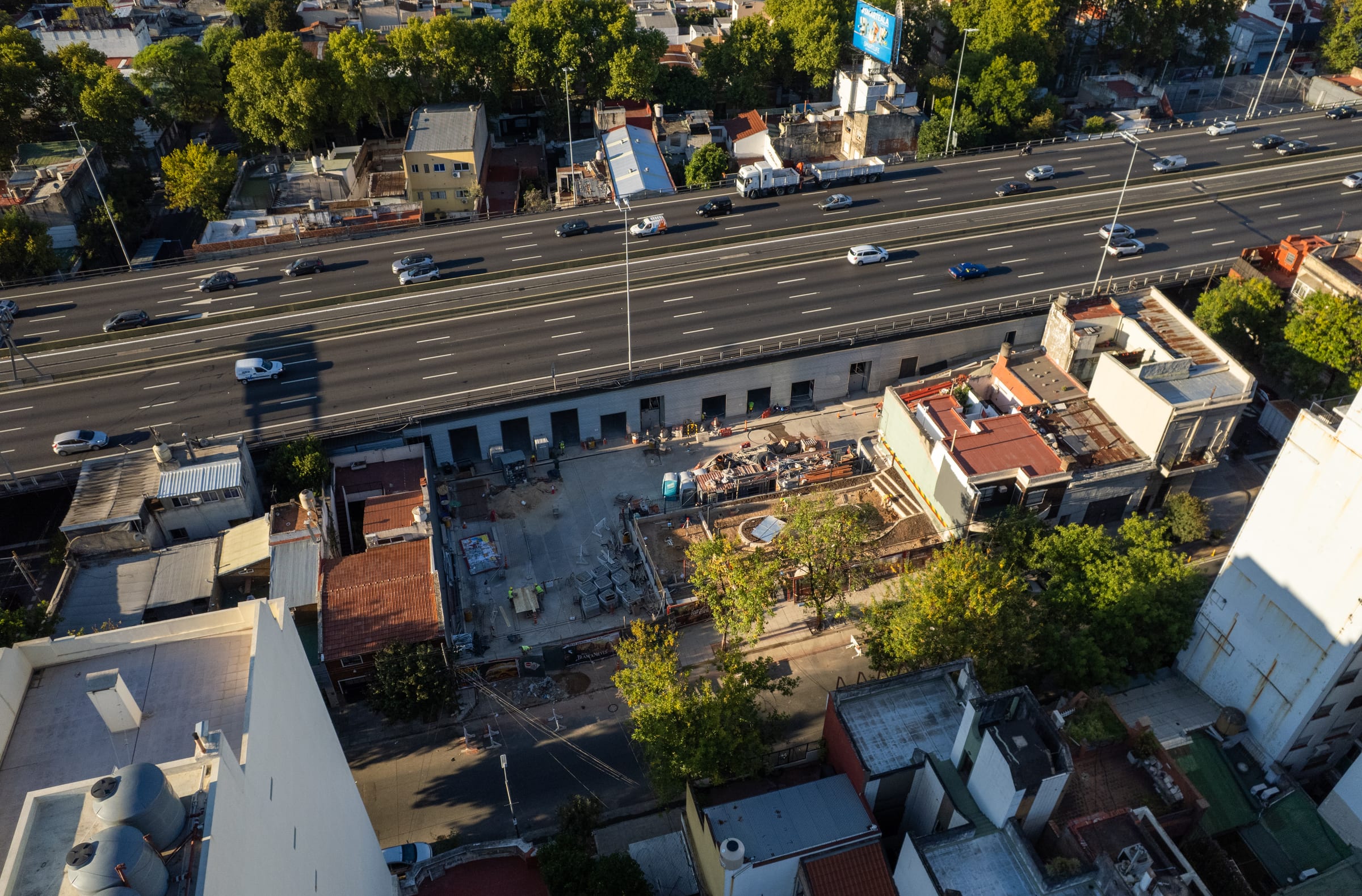 Maza 1300 — imagen 1